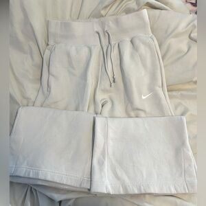 Wide leg highwaisted Nike sweatpants